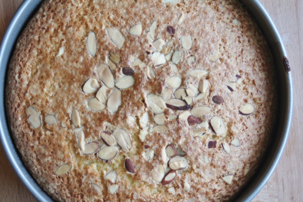 Let the baked cake cool in the pan for 10 minutes.